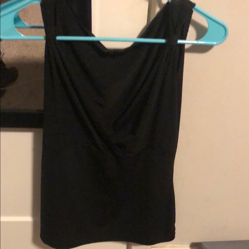 Vintage Tahari Black Sleeveless  V / Neck Top Size Large.